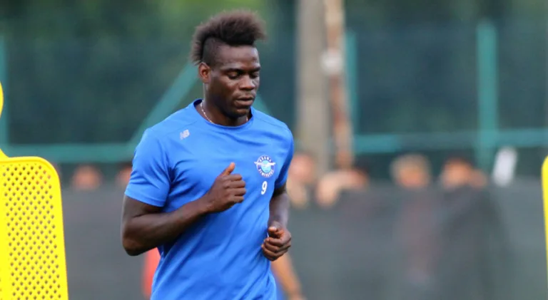 Vitor Guedes é sincero ao abordar Balotelli no Corinthians: “Palhaçada”