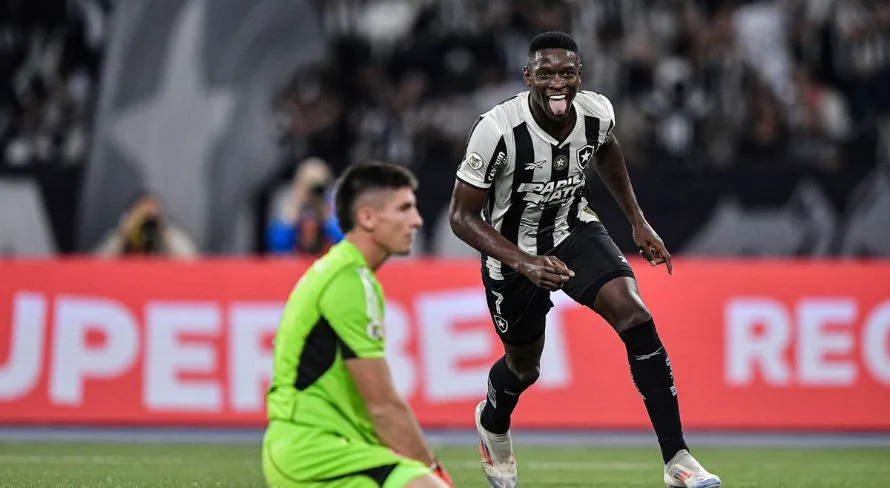 Com gol de Luiz Henrique, Botafogo derrota Internacional no Brasileirão