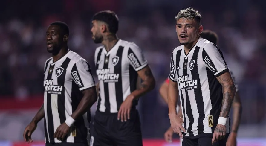 Botafogo tem dois tempos distintos contra o SPFC e futuro anima torcedores