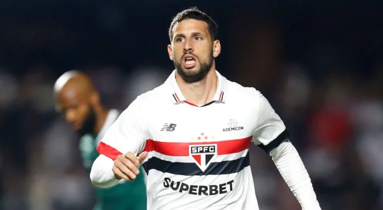 Calleri aponta atacante “chato” do futebol brasileiro