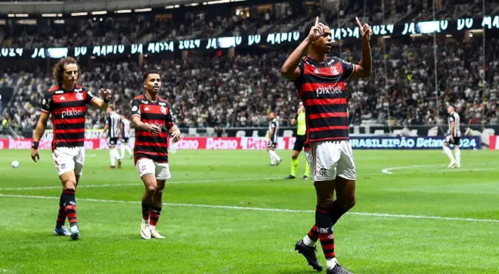 Flamengo se posiciona após interesse do Santos em atacante Flamengo se posiciona após interesse do Santos em atacante