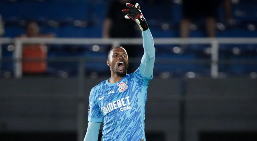 Carlos Miguel surpreende ao se colocar acima de goleiro rival do Corinthians