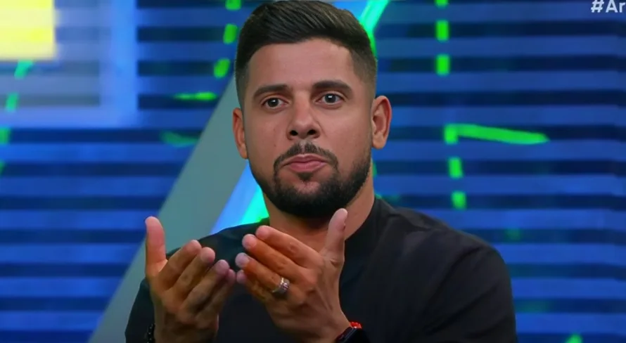 Cicinho antecipa técnico demitido no Brasileirão Série A: “Vai cair”