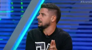 Cicinho crava dois times que podem tirar título do Flamengo e Palmeiras no Brasileirão