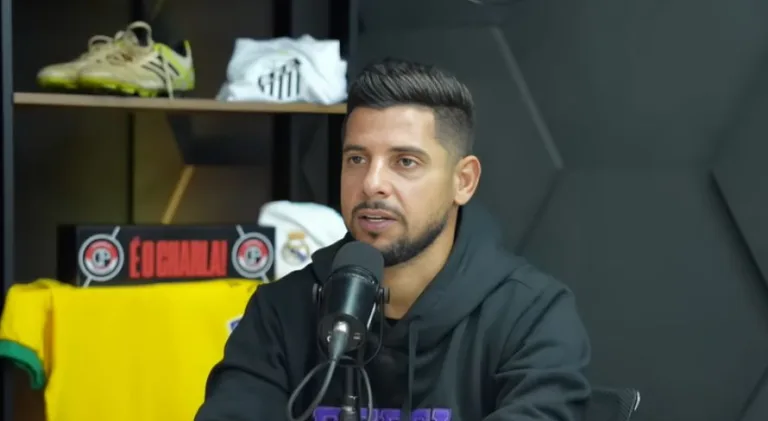 Cicinho aponta time que pode tirar Brasileirão de Palmeiras e Flamengo