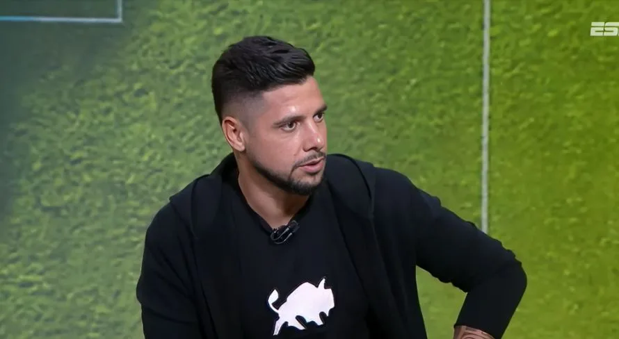 Cicinho descarta Abel Ferreira e elege melhor técnico do futebol brasileiro