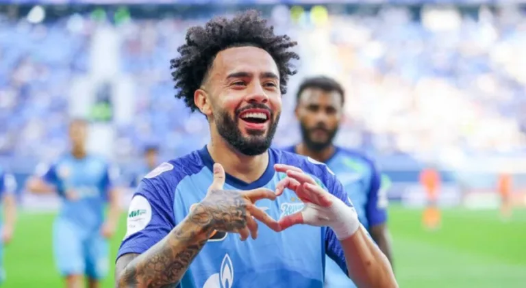 Na mira do Flamengo, Claudinho não é escalado por time russo