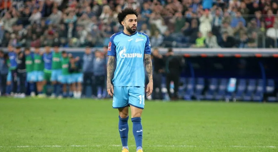 Alvo do Flamengo, Claudinho deixa rumo em aberto após título do Zenit