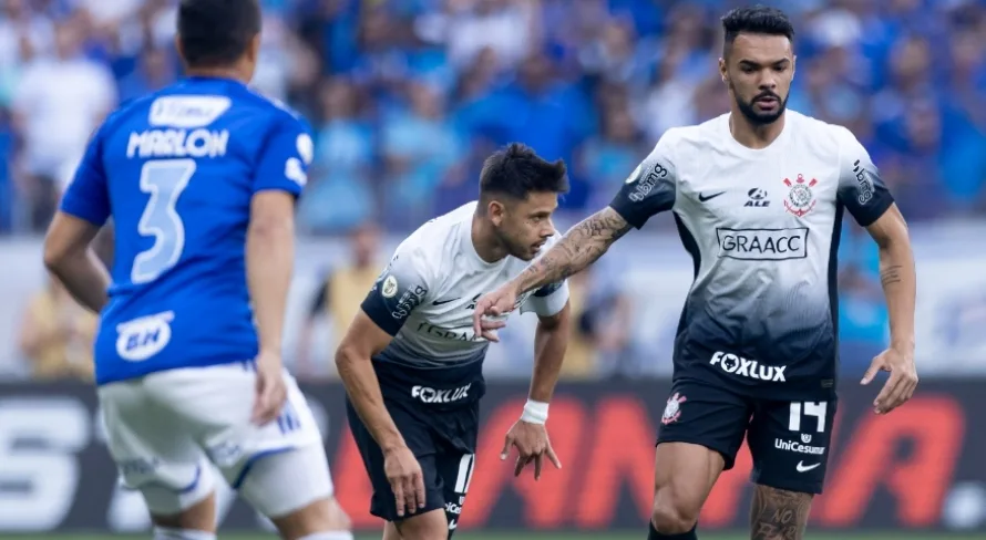 Torcedores do Corinthians montam lista de dispensas após derrota no Brasileirão; veja nomes