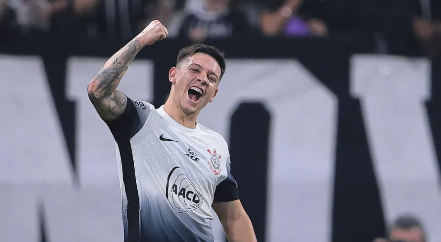 Com gol no final, Corinthians bate o Vitória e respira no Brasileirão