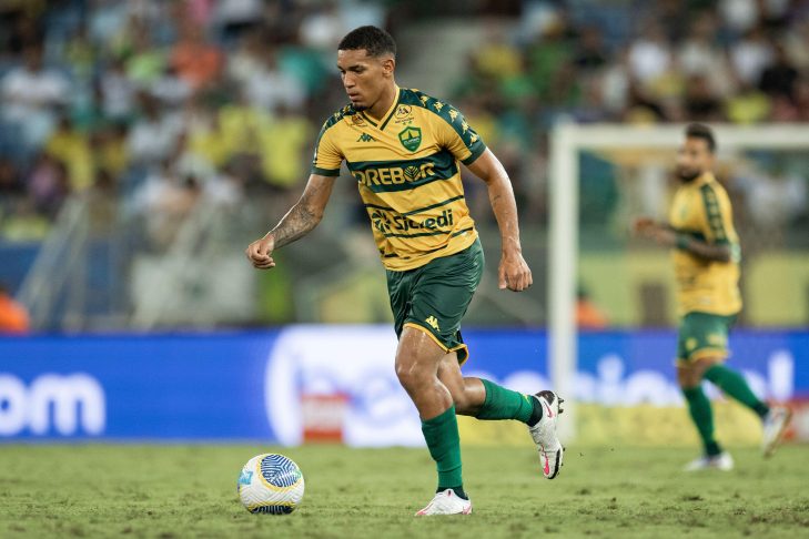 PP Sport Press Photo /Alamy Live News | Denilson durante partida de futebol do Campeonato Brasileiro entre Cuiabá e Palmeiras na Arena Pantanal, em Cuiabá, MT, Brasil