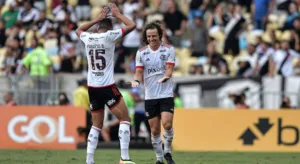 Fabrício Bruno ‘rouba’ gol de David Luiz em vitória do Flamengo no Brasileirão: “Para ele”