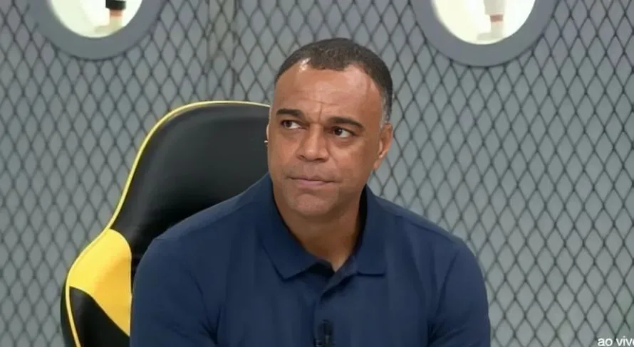Denílson aponta time que “ressurge” no Brasileirão: “Melhora demais”