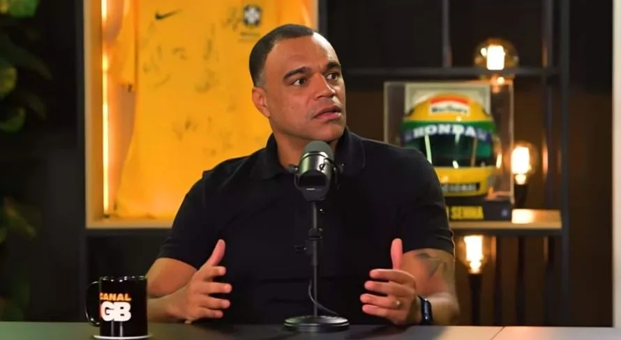 Denílson exalta centroavante do Brasileirão: “Que temporada”