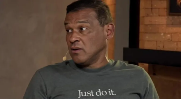 Muller surpreende e elege goleiro destaque no Brasil hoje: “Muita regularidade”