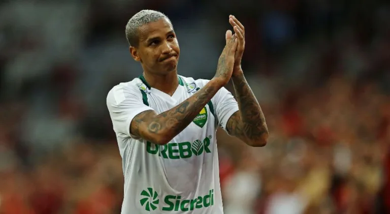 Presidente do Cuiabá abre o jogo sobre negociação com Grêmio por Deyverson