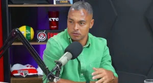 Dodô aponta goleiro “espetacular” no futebol brasileiro: “Nível muito alto”