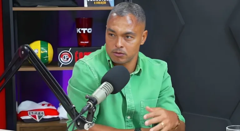 Dodô aponta goleiro “espetacular” no futebol brasileiro: “Nível muito alto”