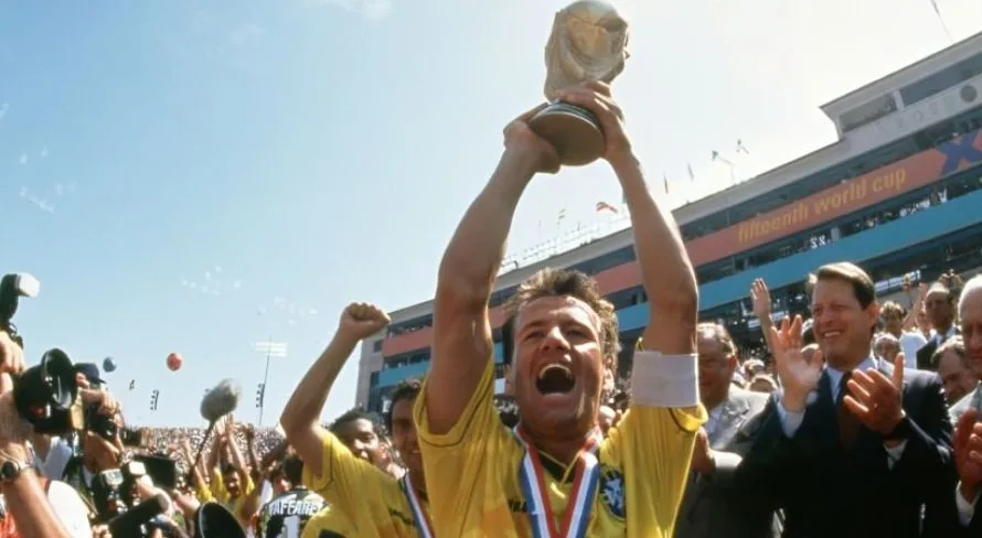 Revista inglesa “exclui” Dunga e Falcão de top-10 de melhores volantes da história