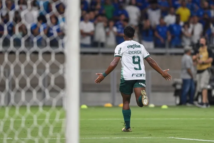 Palmeiras deixa para trás SPFC e Corinthians em arrecadação com vendas de atletas nos últimos 10 anos