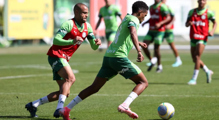 Palmeiras pode ter a volta de Estêvão e Mayke contra o Vitória pelo Brasileirão Série A