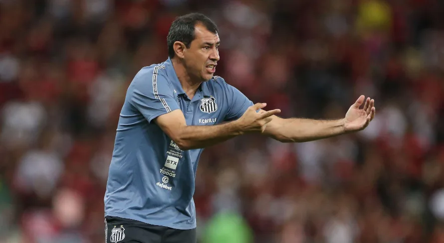 Corinthians pode se livrar de ação contra Carille e Santos na FIFA em possível contratação; entenda