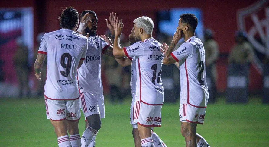 Flamengo tem atuação ruim e torcedores apontam Tite como culpado