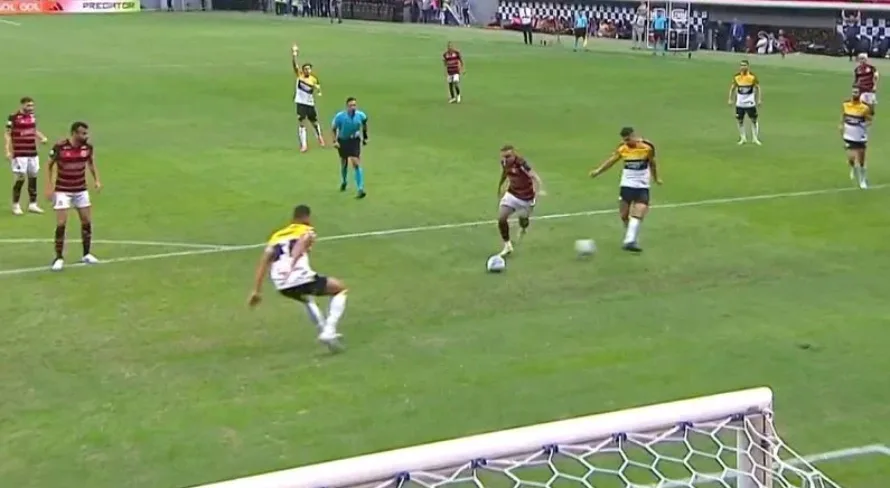 Sálvio Spínola responde dúvidas sobre pênalti inusitado em partida do Flamengo