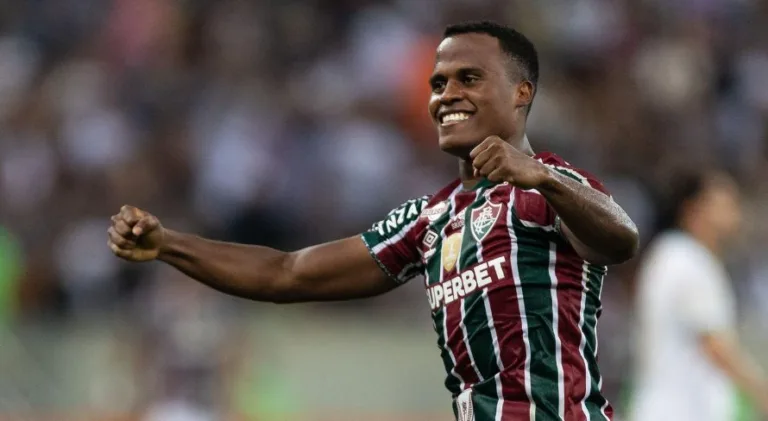 Fluminense derrota o Palmeiras e torcedores ovacionam os jogadores