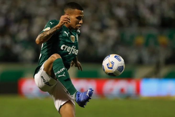Palmeiras está próximo de emprestar o lateral Garcia para o Nacional, de Portugal