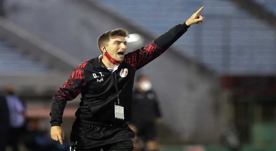 Martín Varini desembarca no Brasil para assumir  o comando do Athletico-PR