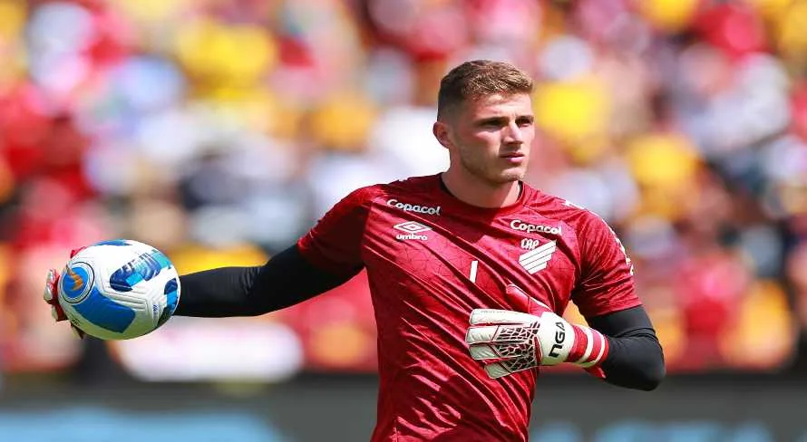 Athletico-PR acerta a venda de Bento para o Al Nassr, de Cristiano Ronaldo