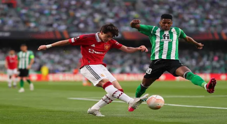 Lyon, time francês de John Textor, anuncia a contratação de jogador brasileiro