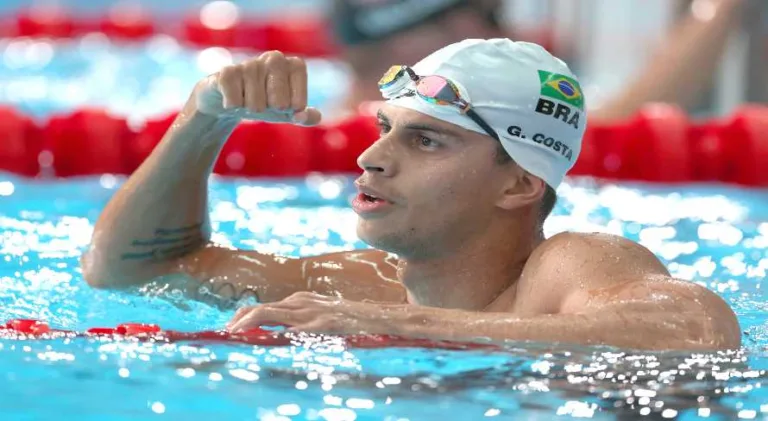 Guilherme Costa, da natação, é esperança de medalha olímpica na piscina e nas águas abertas