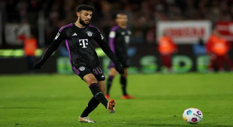 West Ham busca a contratação de lateral do Bayern de Munique