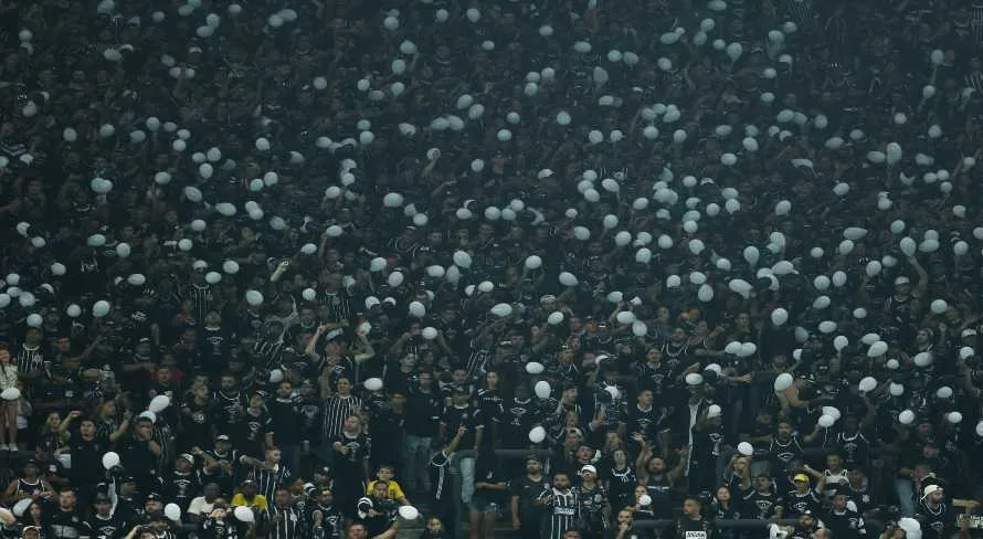 Corinthians marca dois e Vitória busca o empate; assista aos gols
