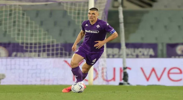 Nottingham Forest próximo de fechar com zagueiro da Fiorentina