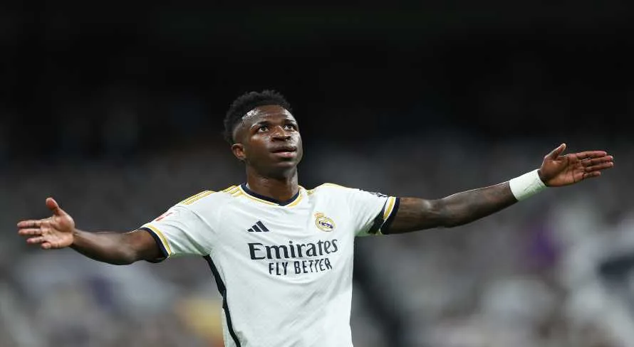 Vinicius Júnior, do Real Madrid, presenteia Calleri com camisa autografada