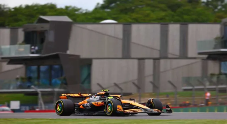 Fórmula 1 hoje: Norris supera Verstappen e crava primeiro tempo no TL2 do GP da Inglaterra