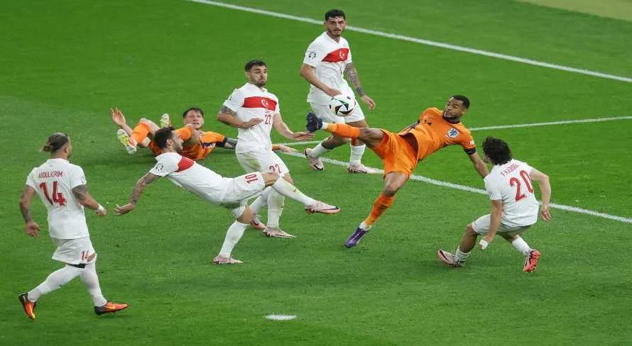 Com show de Gakpo, Holanda supera Turquia na Eurocopa