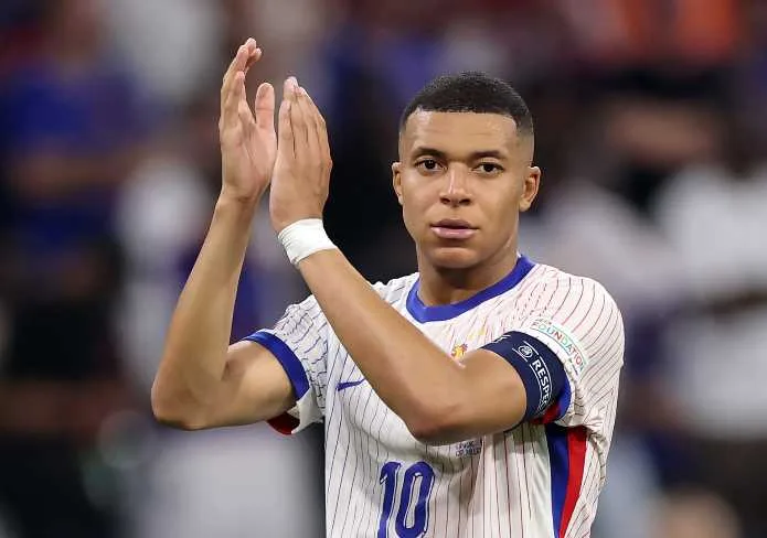Família de Mbappé, do Real Madrid, pode estar interessada na compra de clube