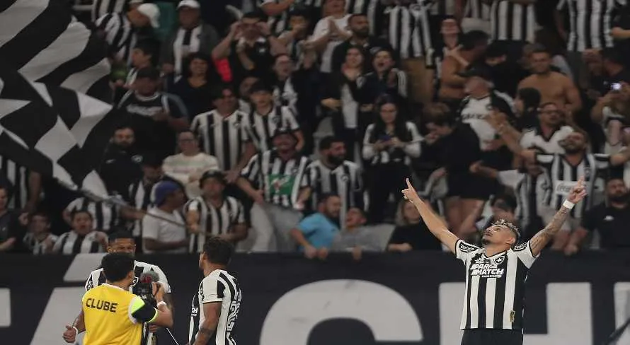 Tiquinho Soares abre o placar em jogo acelerado entre Botafogo e Palmeiras; assista