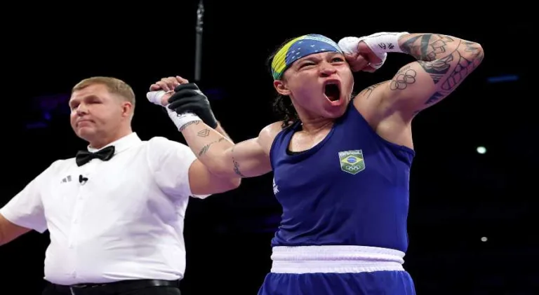 Bia Ferreira avança à semifinal do boxe e garante segunda medalha nas Olimpíadas