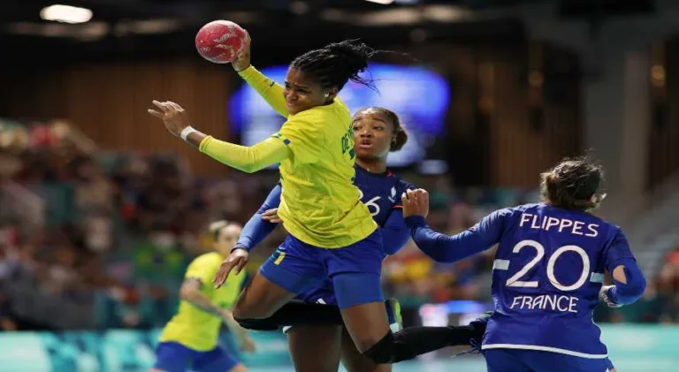 Brasil perde para a França no handebol feminino mas segue com chances de classificação