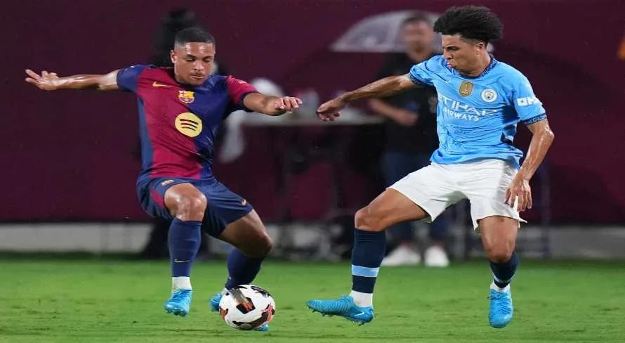 Vitor Roque é titular em vitória do Barcelona sobre o Manchester City