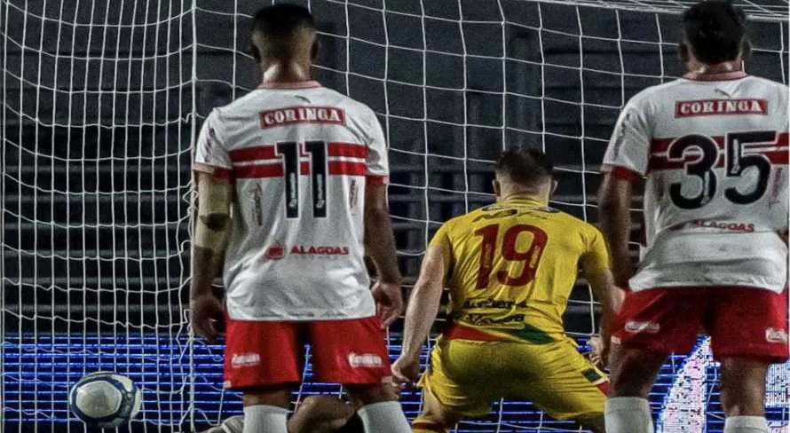 CRB e Brusque empatam e seguem no Z-4 do Brasileirão Série B