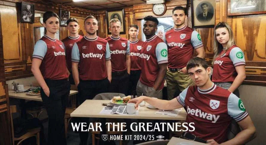 West Ham reúne craques e celebridades em lançamento de novo uniforme