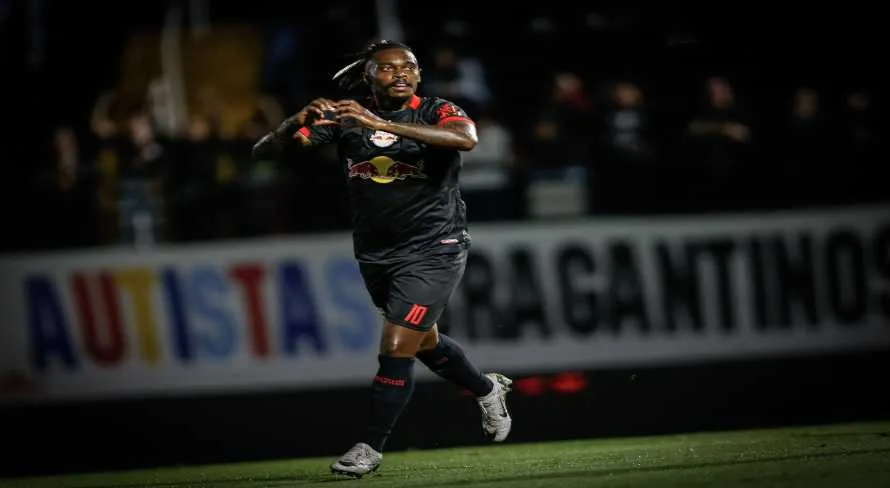 Red Bull Bragantino vence o Atlético-GO e cola no G-6 do Brasileirão