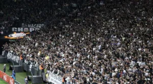Claudinho abre o placar para o Criciúma contra o Corinthians pelo Brasileirão; assista