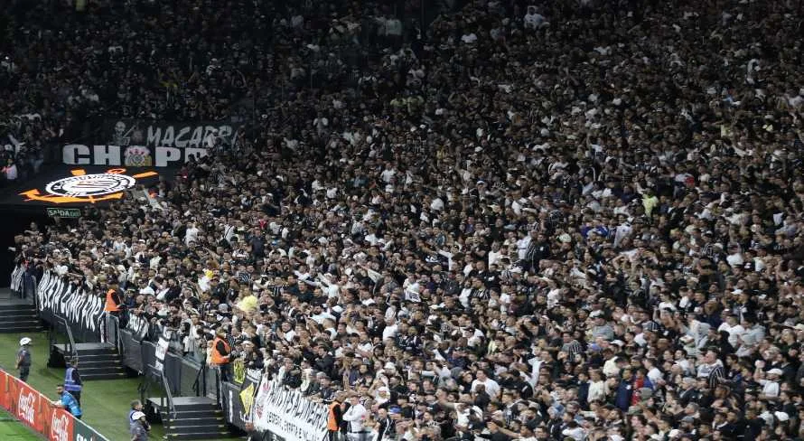 Claudinho abre o placar para o Criciúma contra o Corinthians pelo Brasileirão; assista
